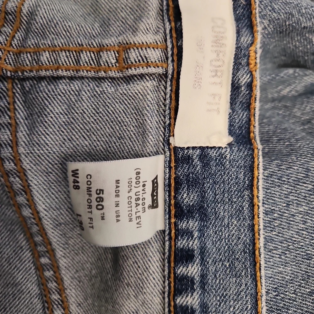 LEVI'S 560 Comfort Fit 48 Lightly Distressed Jeans